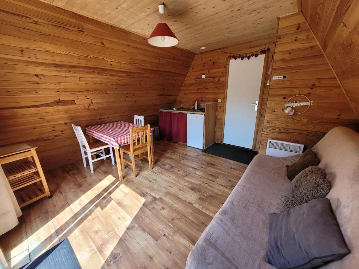 Camping Les Hirondelles Bourg-Sainte-Marie Buitenkant foto