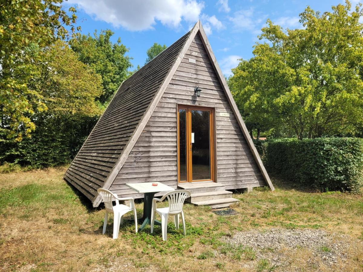 Camping Les Hirondelles Bourg-Sainte-Marie Buitenkant foto