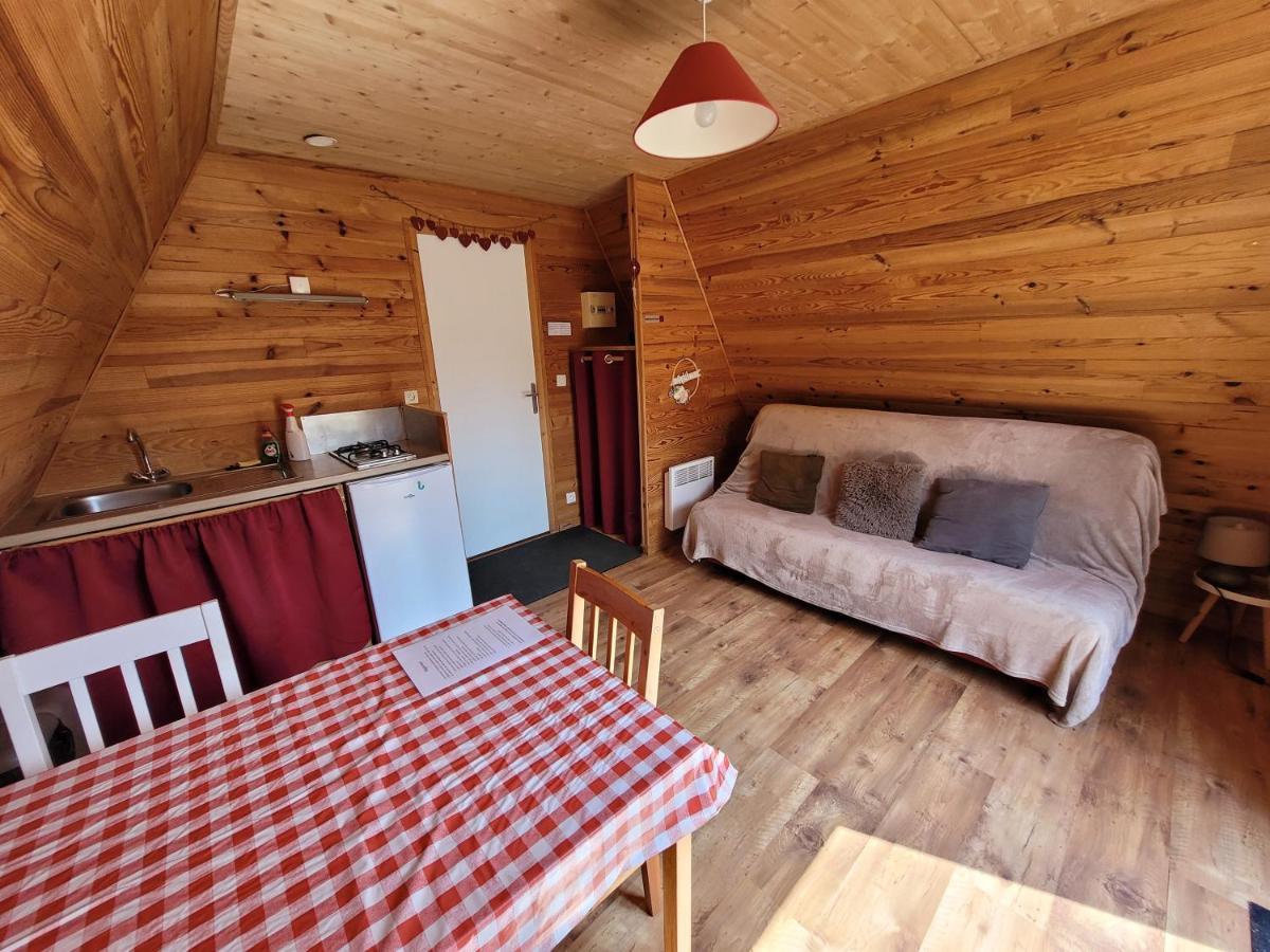 Camping Les Hirondelles Bourg-Sainte-Marie Buitenkant foto