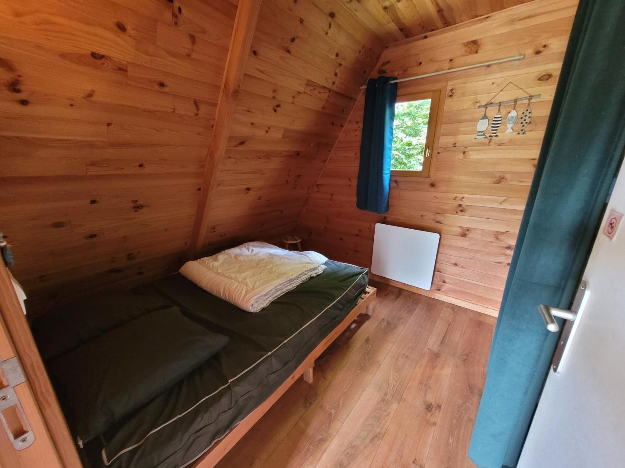 Camping Les Hirondelles Bourg-Sainte-Marie Buitenkant foto