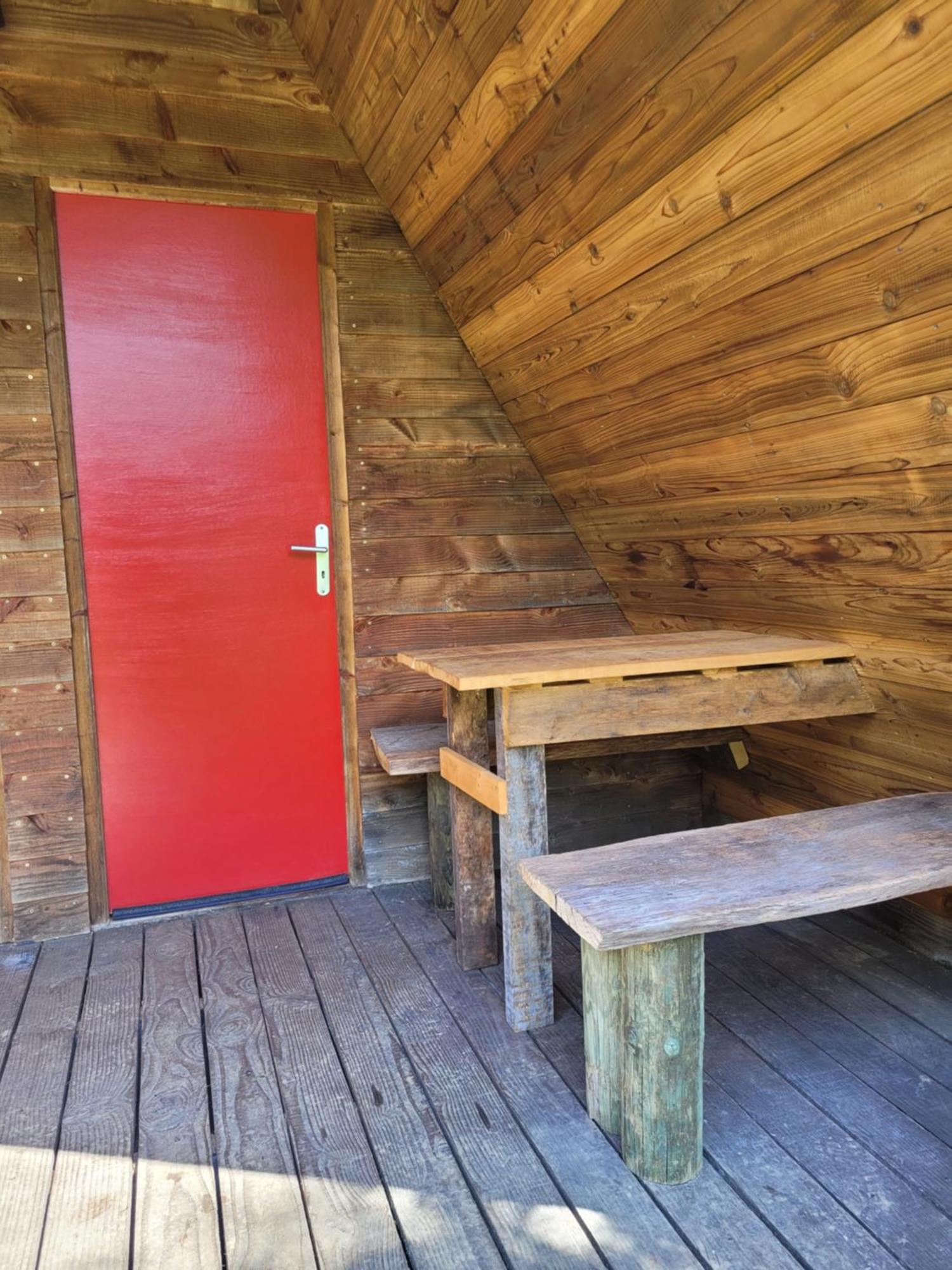 Camping Les Hirondelles Bourg-Sainte-Marie Buitenkant foto