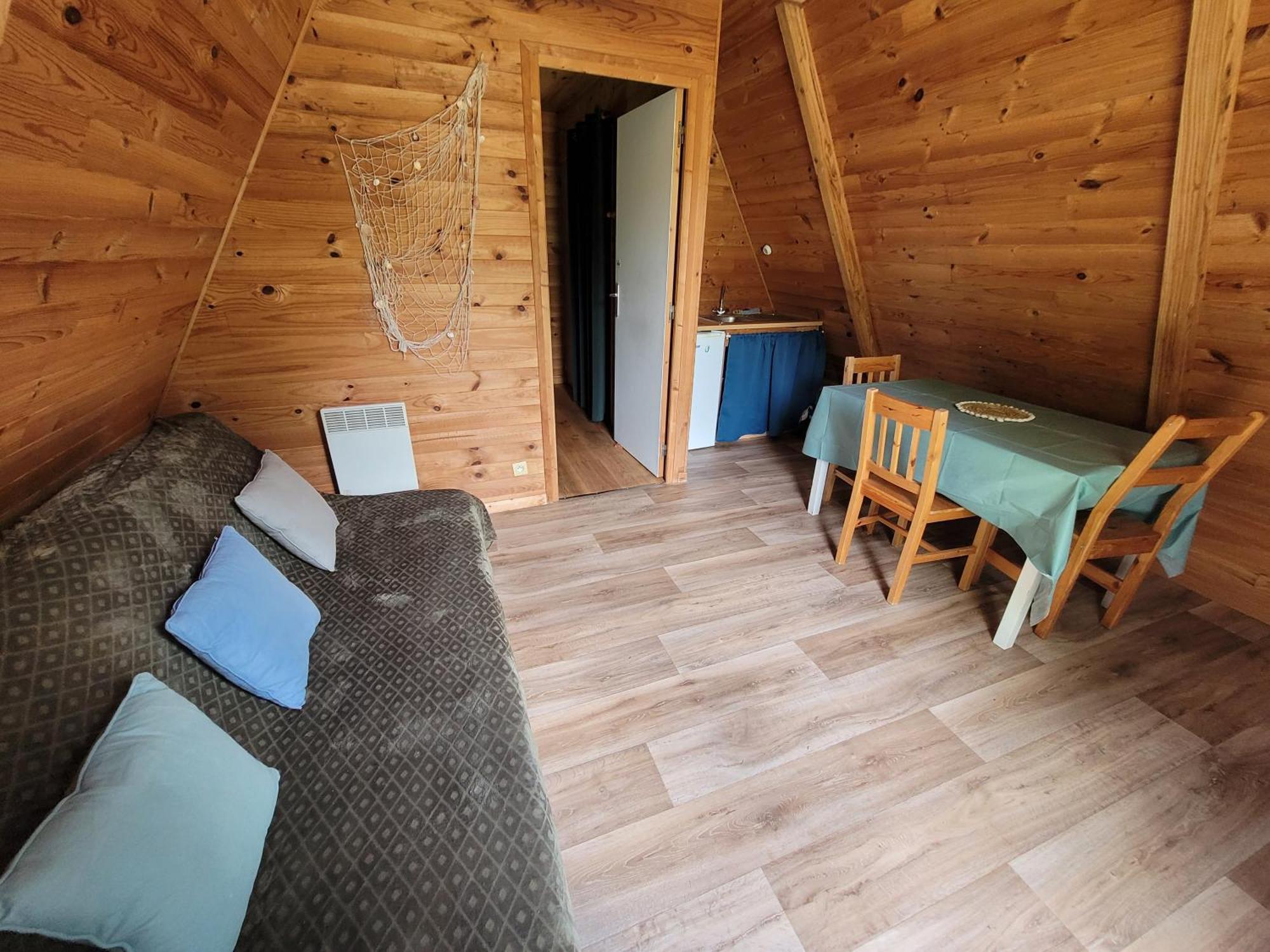 Camping Les Hirondelles Bourg-Sainte-Marie Buitenkant foto