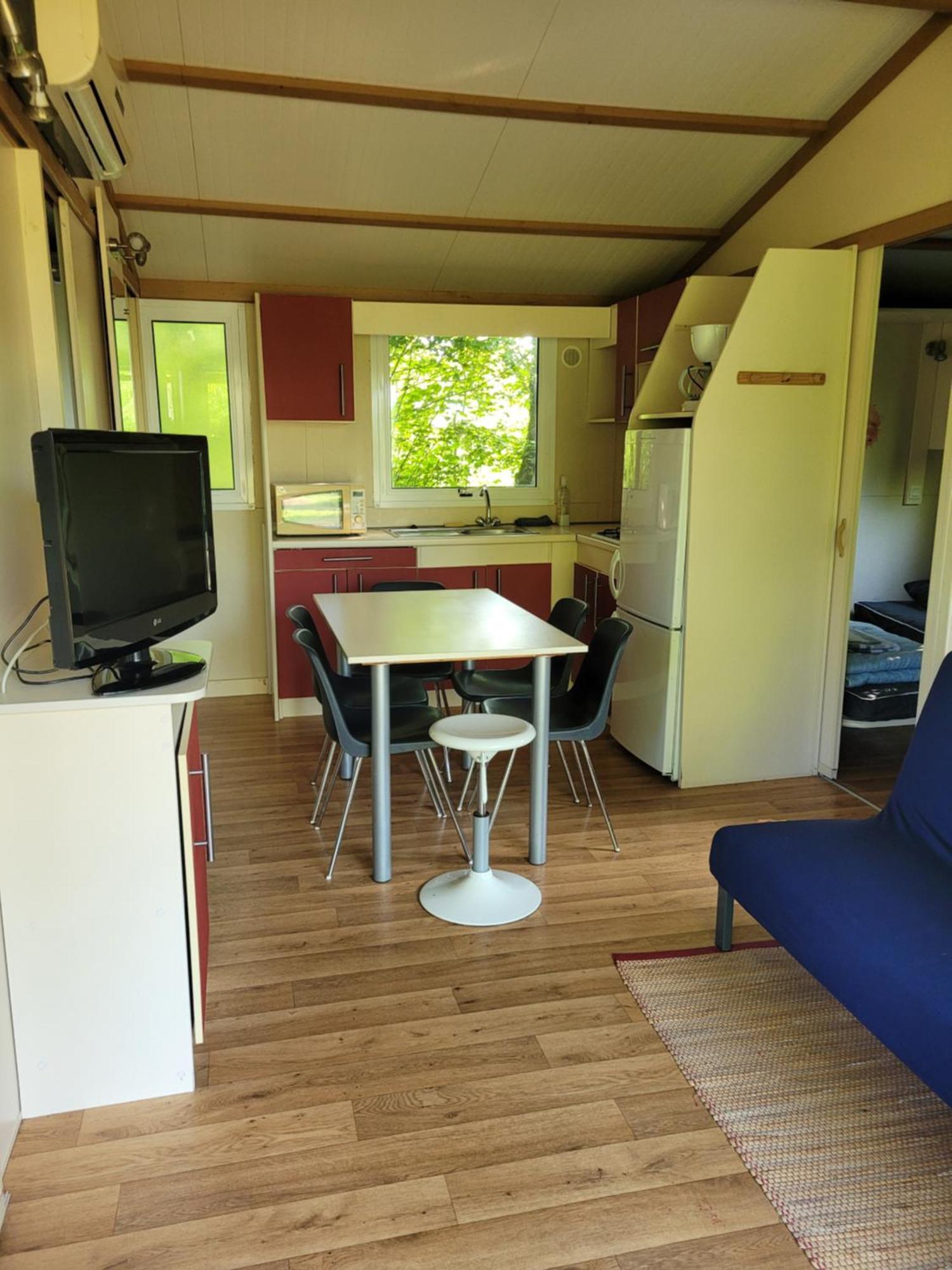 Camping Les Hirondelles Bourg-Sainte-Marie Buitenkant foto