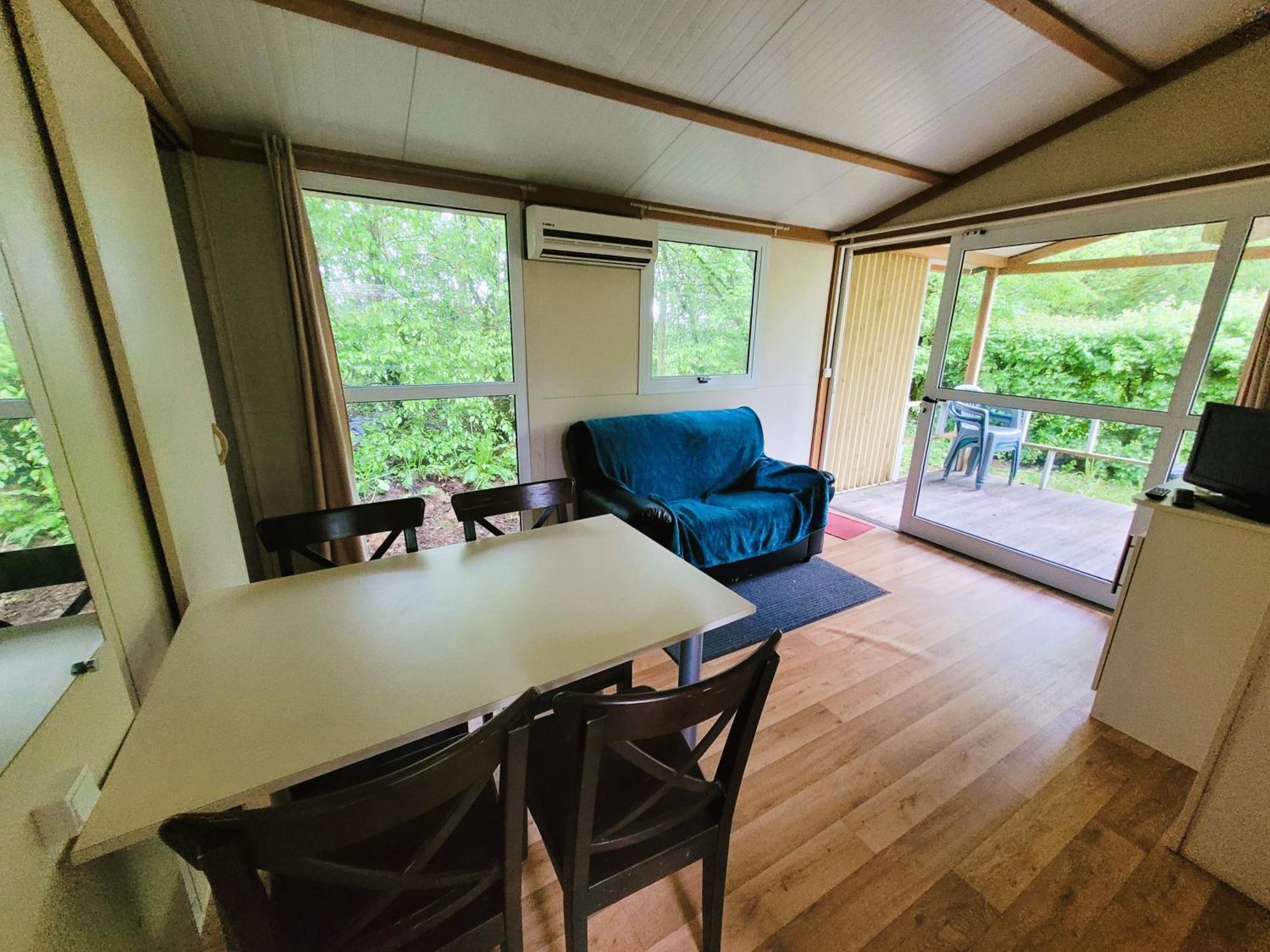 Camping Les Hirondelles Bourg-Sainte-Marie Buitenkant foto