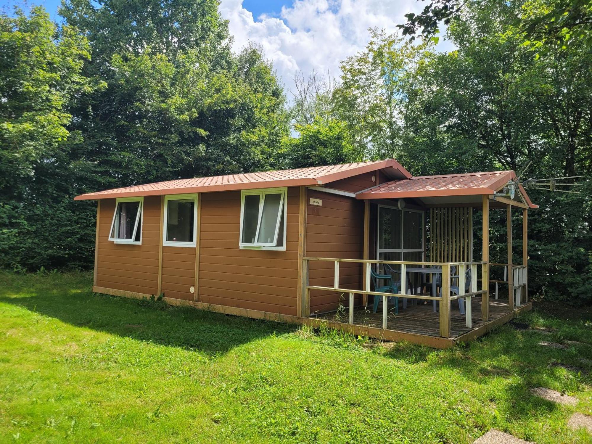 Camping Les Hirondelles Bourg-Sainte-Marie Buitenkant foto