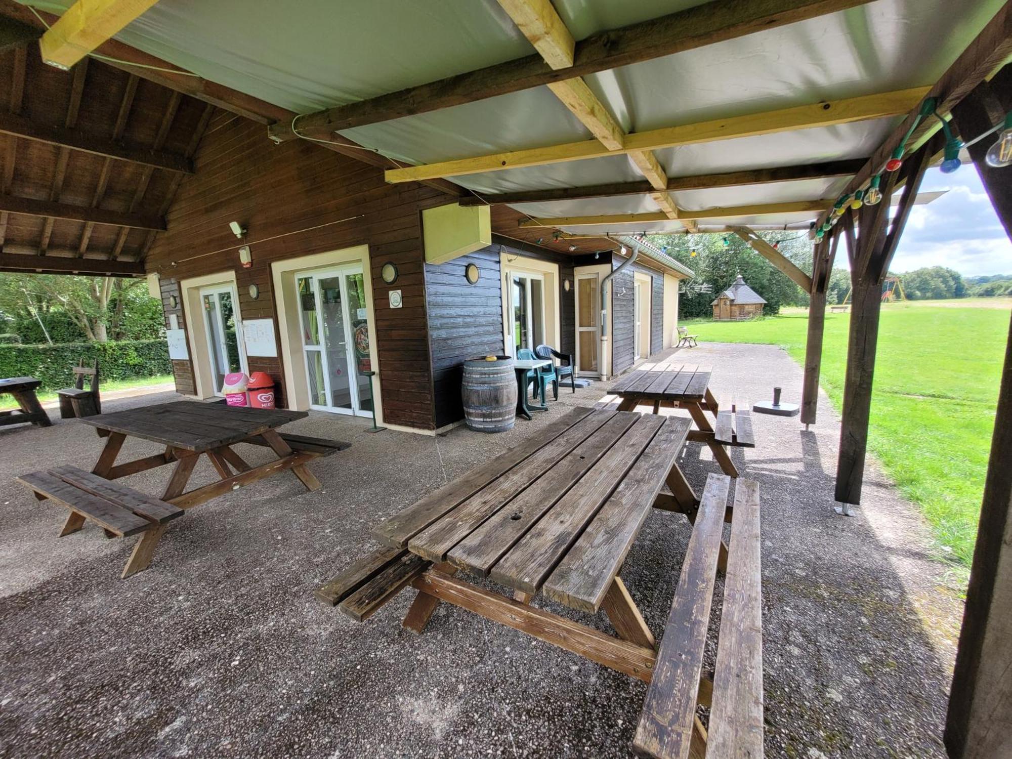 Camping Les Hirondelles Bourg-Sainte-Marie Buitenkant foto