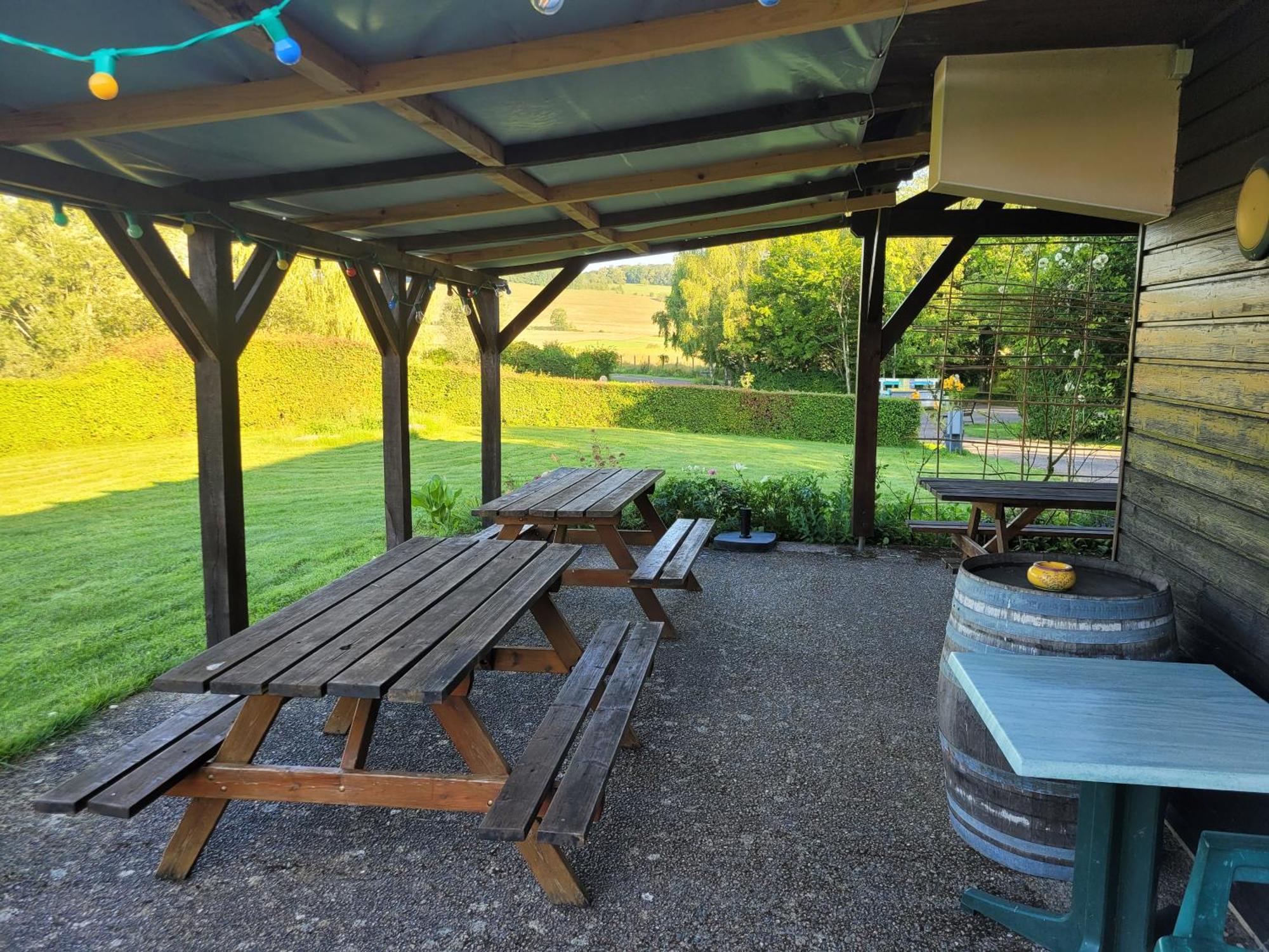 Camping Les Hirondelles Bourg-Sainte-Marie Buitenkant foto